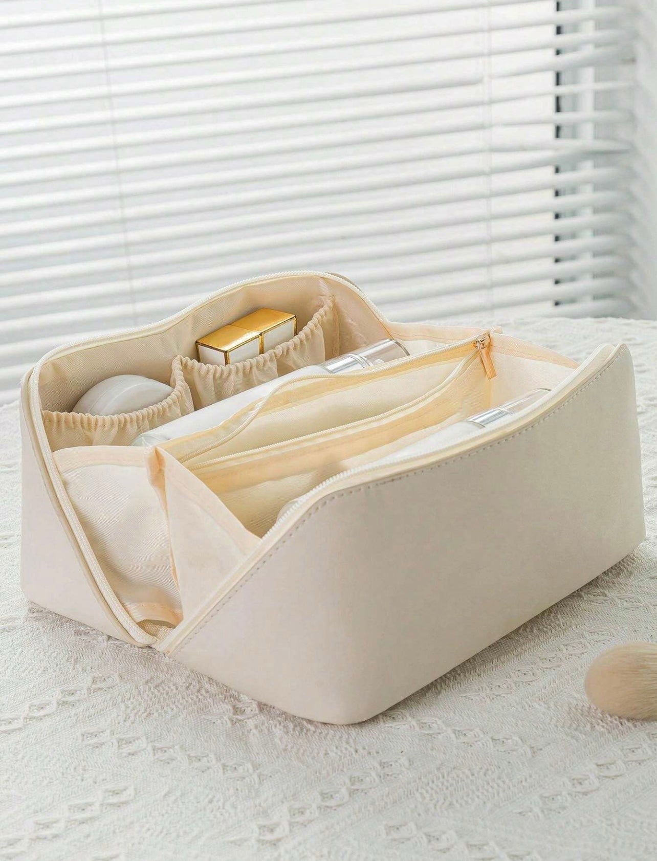 Peachy Pink: Makeup Bag