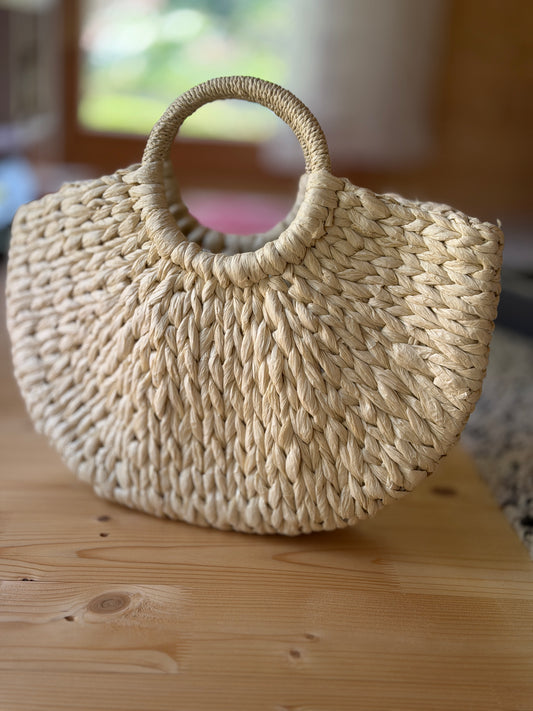 Large straw ivory handbag